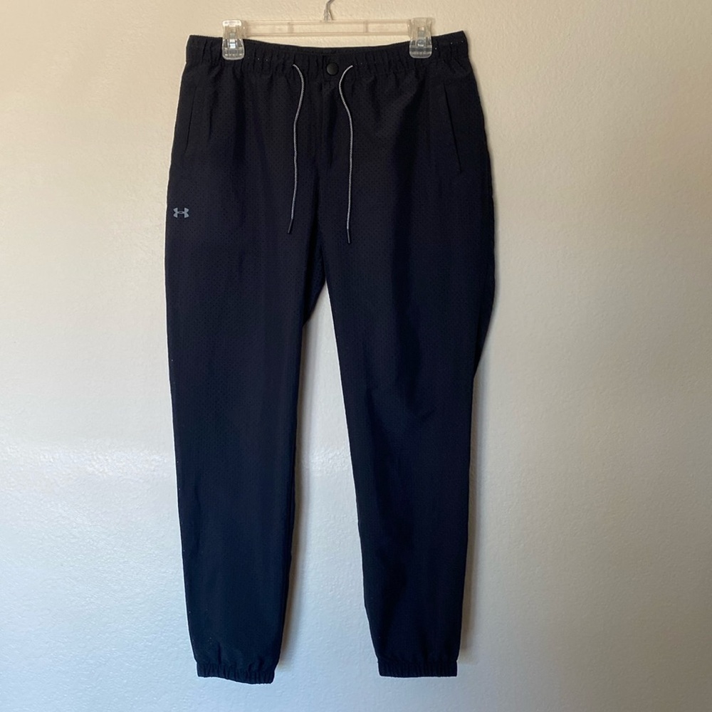 Under Armour jogger pants womens Sz? Perforated black EUC